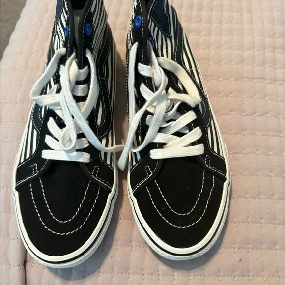 Vans Black and White Striped Sneakers - Picture 2 of 5